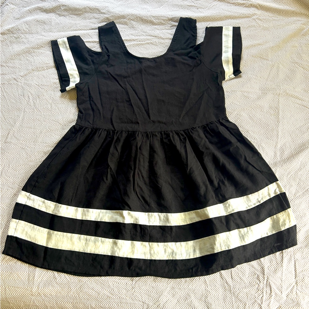 Linen babydoll black & white open shoulder mini dress